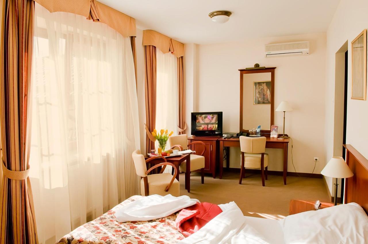 Hotel Dworek*** Skierniewice Eksteriør bilde