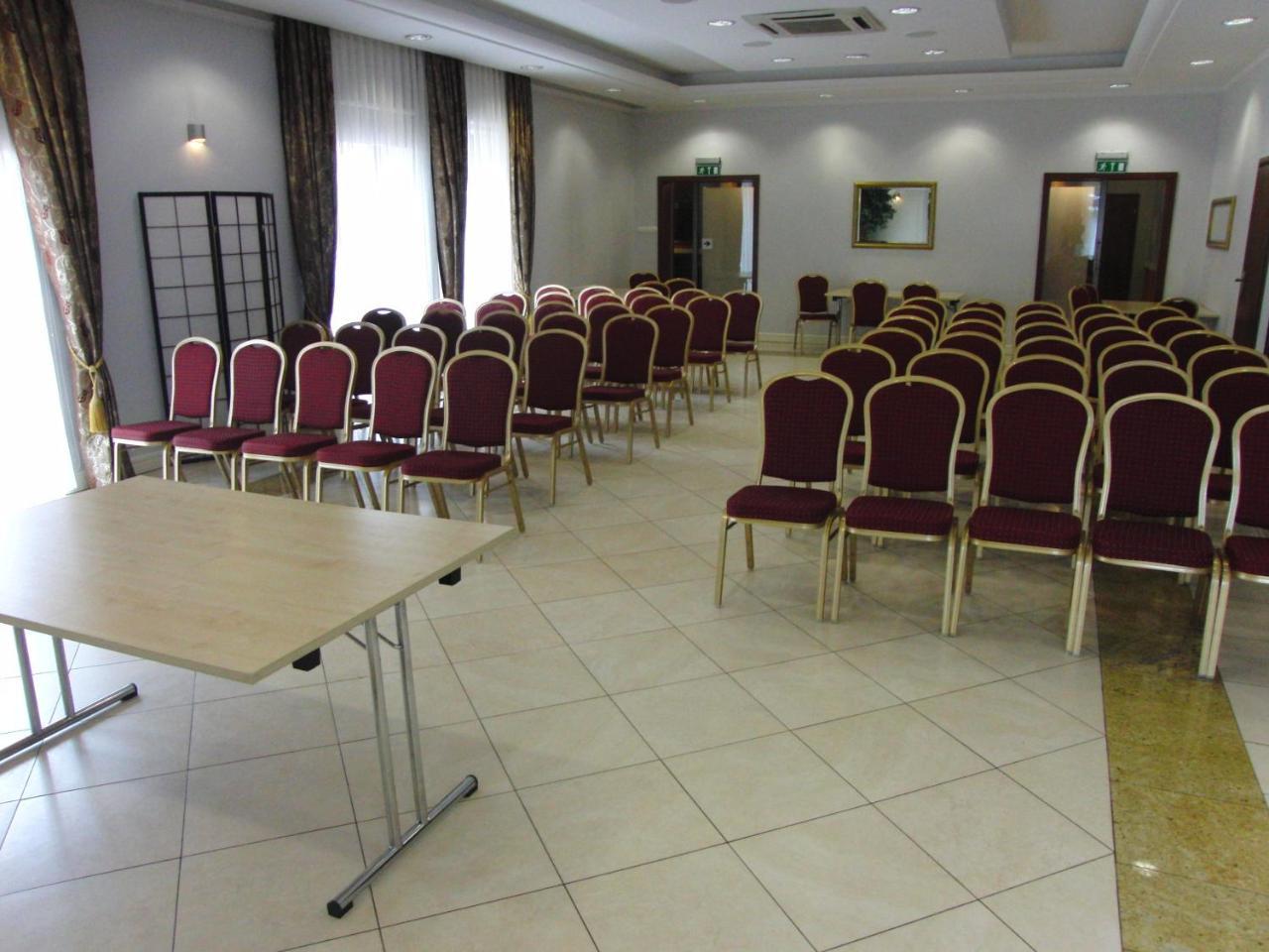 Hotel Dworek*** Skierniewice Eksteriør bilde