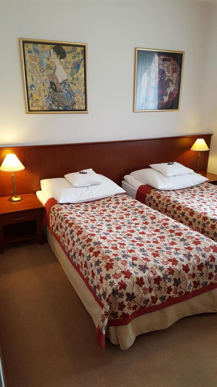 Hotel Dworek*** Skierniewice Eksteriør bilde