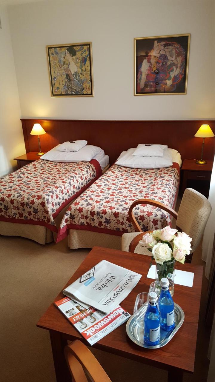 Hotel Dworek*** Skierniewice Eksteriør bilde