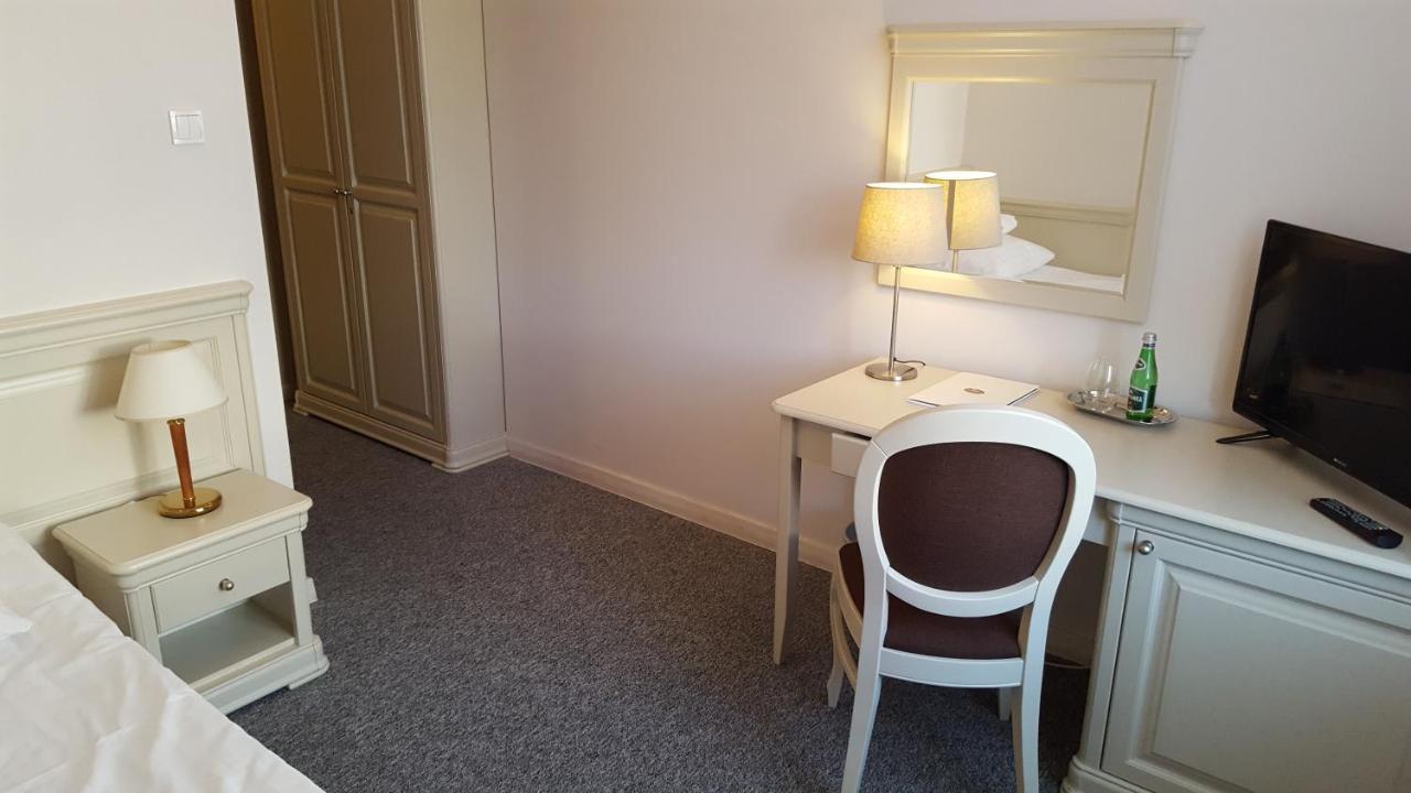 Hotel Dworek*** Skierniewice Eksteriør bilde